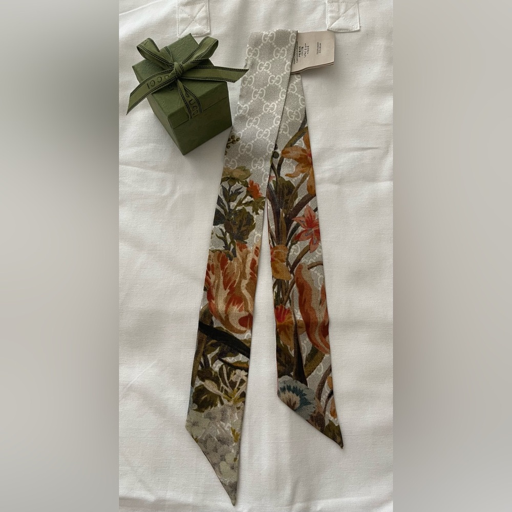 Gucci GG Floral Print Silk Neck Tie / Twilly Scarf